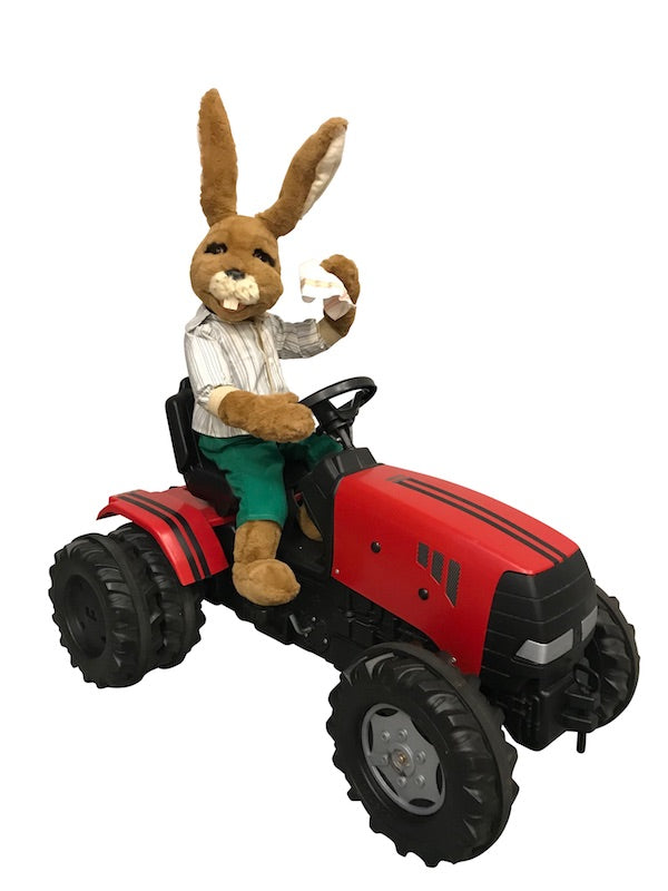 Hase auf Trecker
