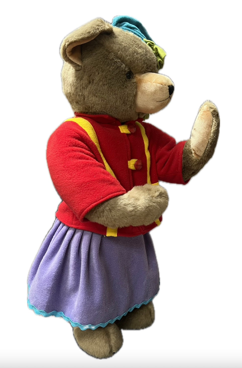 Teddybär-Mädchen mit bunter Winterkleidung