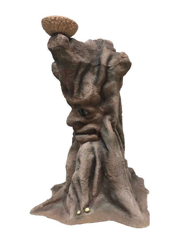 Baumstamm mit Eichelkappen / Tree trunk with face and acorn caps