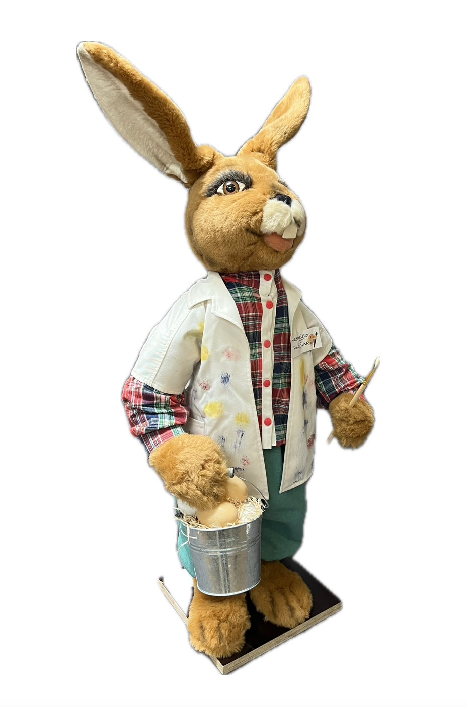 Hase / Malerhase sammelt Eier für die Bemalung