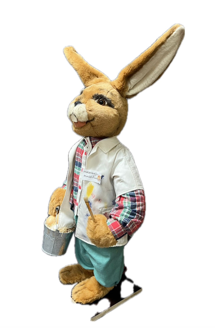 Hase / Malerhase sammelt Eier für die Bemalung