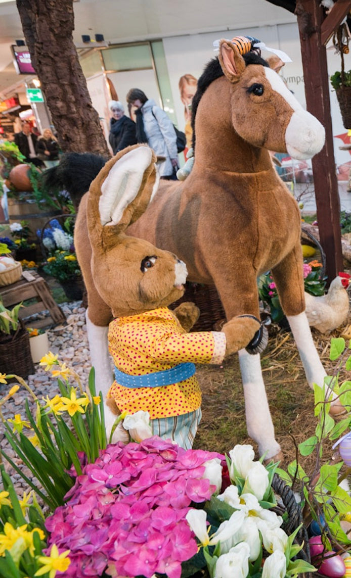 Ostern auf dem Bauernhof Szene - Pferdebox