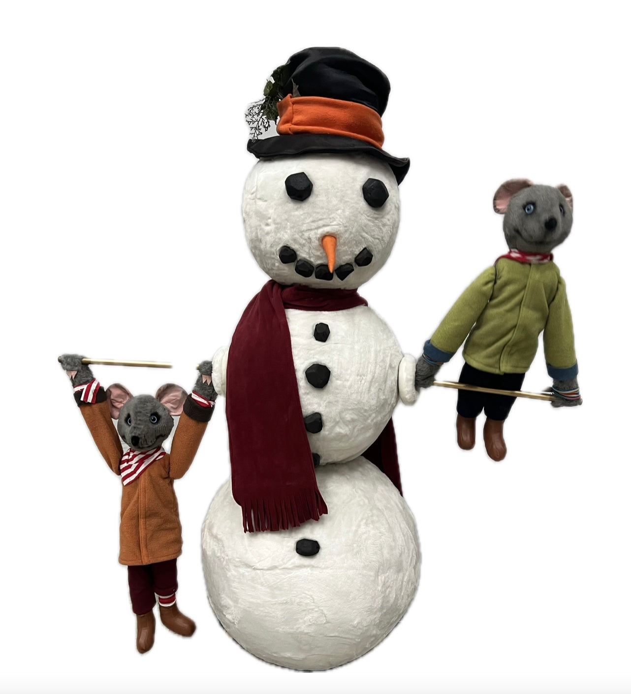 Schneemann mit zwei turnenden Mäusen